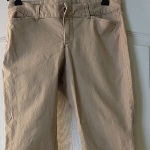 Old Navy Pixie Chico Petite Short Beige Pants - Size 2P